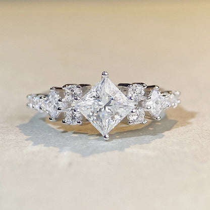 Cressida Lumere Ring | White Gold 16k