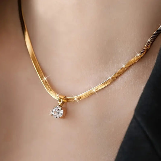 Elegant Rhinestone Pendant Necklace | Gold 16k