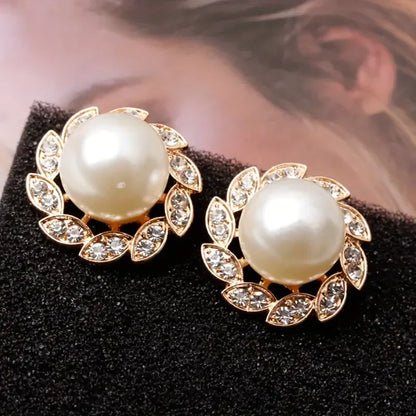 Exquisite Pearl and Shiny Leaves Earrings | Gold 16k